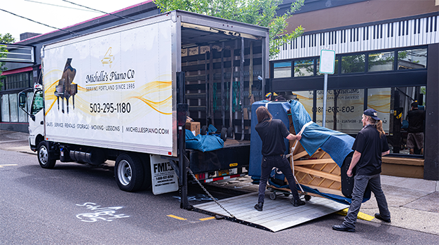 portland-piano-moving-and-piano-storage-in-portland-or-moving-truck-with-guys